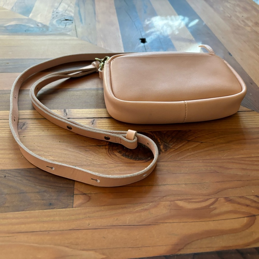 Madewell - Mini The Leather Carabiner Crossbody Bag - Muted Shell